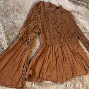 L rustic brown long sleeve lace design wide sleeves and wide at the bottom